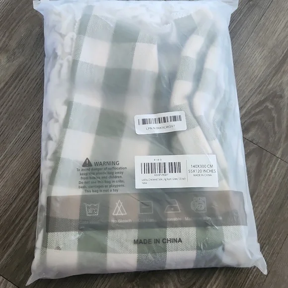 Chic Olive Checkered Tablecloth with Tassels - Picture 8 of 8